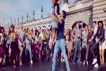 Befikre 2016 Dvdscr 720p thumb 